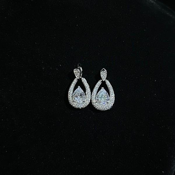 One Carat Ear Stud OKST0005