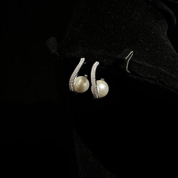 One Carat Ear Stud OKST0012